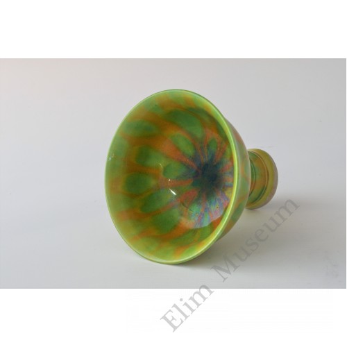 1692 A green-yellow glaze stem cup  