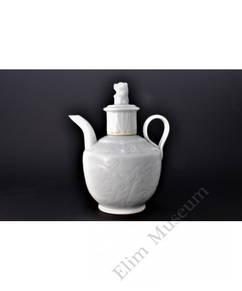 1697 :	A Qingbai glaze vine warmer ewer  