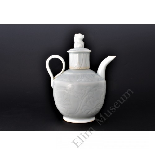 1697 :	A Qingbai glaze vine warmer ewer  