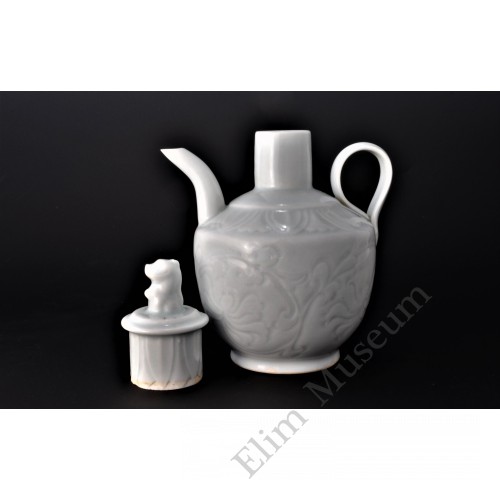 1697 :	A Qingbai glaze vine warmer ewer  