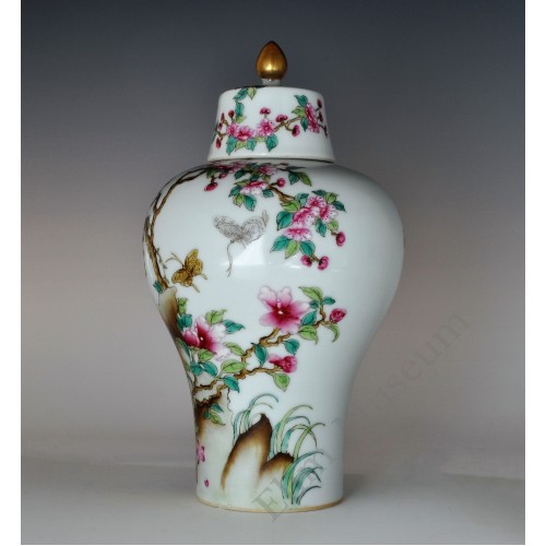 1701 A  famille rose covered vase