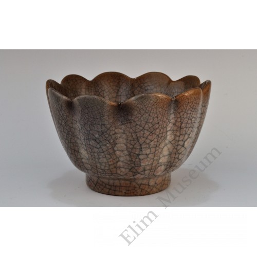 1704 A Geware lotus petals bowl  