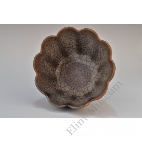 1704 A Geware lotus petals bowl  