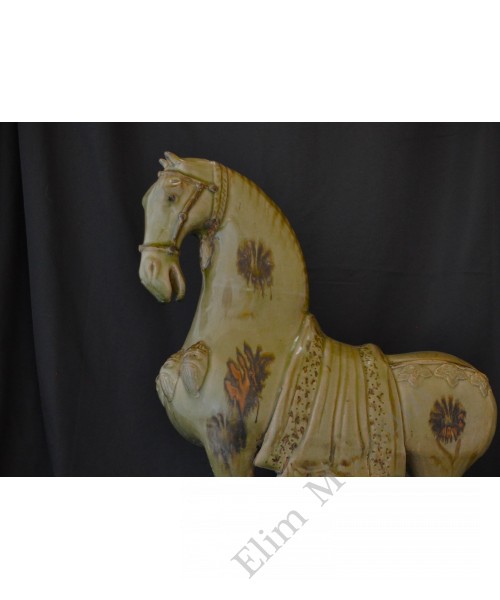 1714 A Yaozhou Ware brown spots horse   