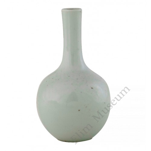 1173 A Tong-Zhi fencai vase of “peach of longevity”.   