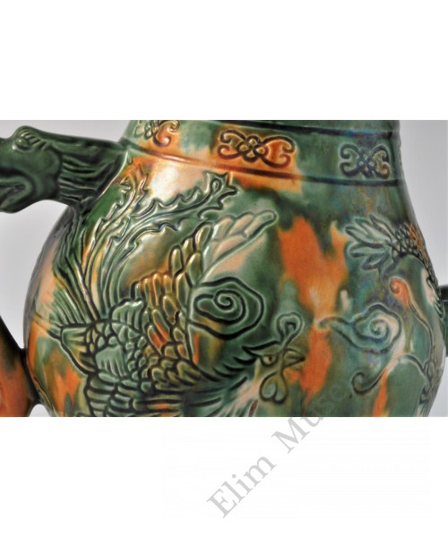 1721 A Sancai teapot incised with dragon & phoenix    