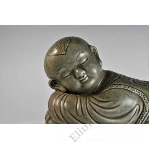 1723 A Yaozhou ware recumbent boy-shaped pocelain pillow