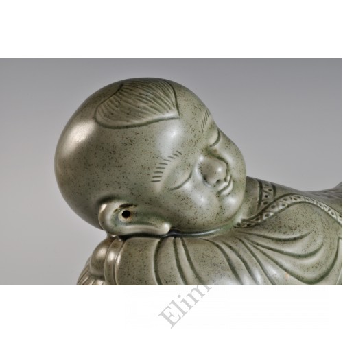 1723 A Yaozhou ware recumbent boy-shaped pocelain pillow