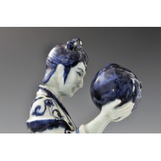 1727  A underglaze blue statue of a Court Maid holding a peach