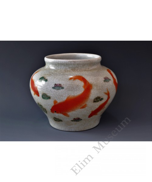 1749  An overglaze polychrome porcelain jar         