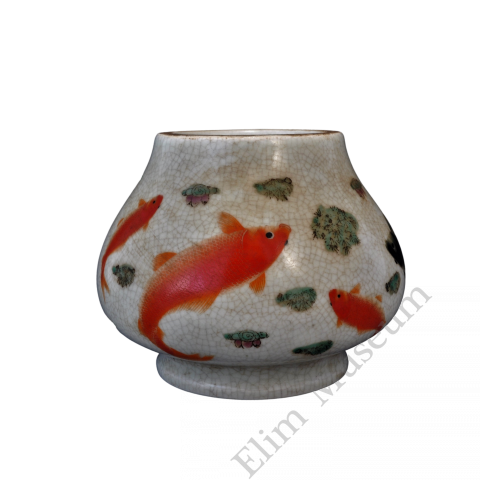 1749  An overglaze polychrome porcelain jar         