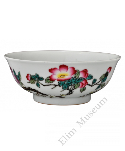 1756 A rose-enameled bowl  with flower scroll