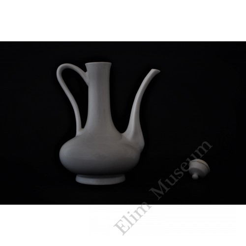 1769 A Yongle “Swea-tWhite"glazed Ewer  