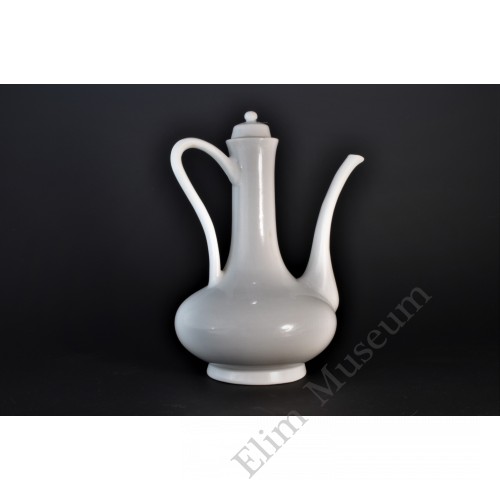 1769 A Yongle “Swea-tWhite"glazed Ewer  