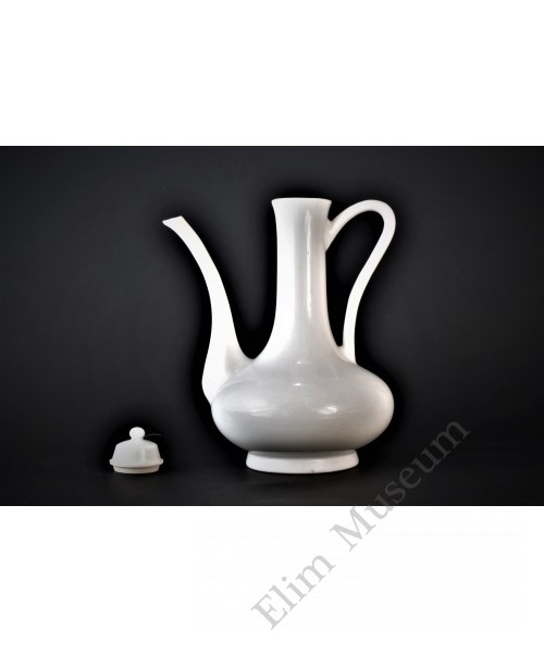 1769 A Yongle “Swea-tWhite"glazed Ewer  