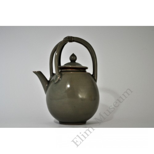 1773 A Yue-Ware Celadon Glaze Teapot　