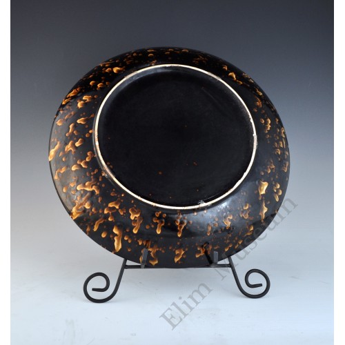 1789 A Jizhou ware carved-lotus pattern black glaze plate     