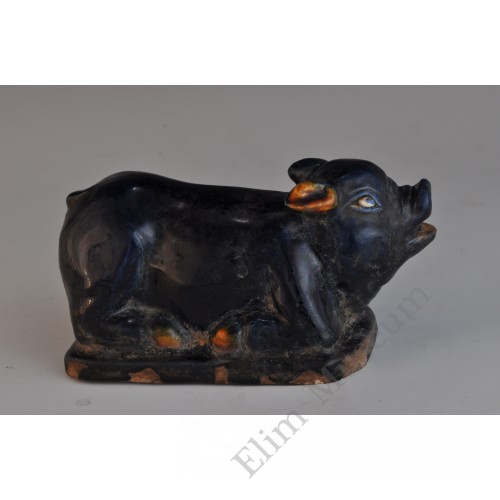 1792 A Tang San-cai blue-glaze piggy sculpture  