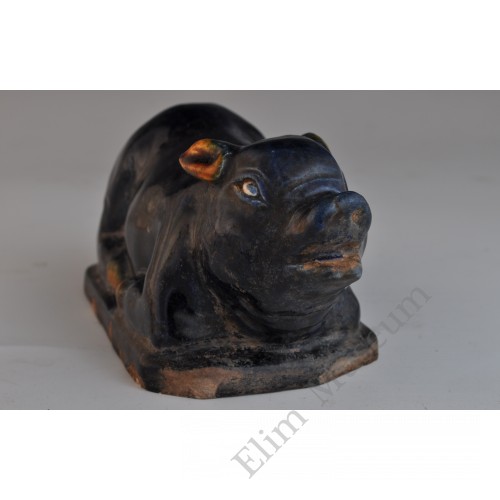 1792 A Tang San-cai blue-glaze piggy sculpture  