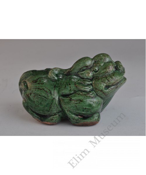 1793 A green marble glaze auspicious beast sculpture