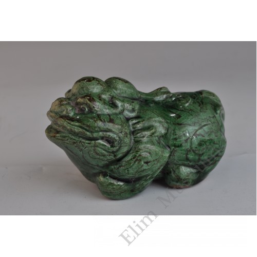 1793 A green marble glaze auspicious beast sculpture