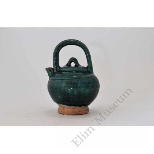 1796 A Tang Dynasty green glaze reflux pot