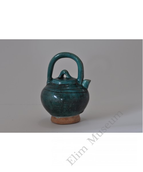 1796 A Tang Dynasty green glaze reflux pot