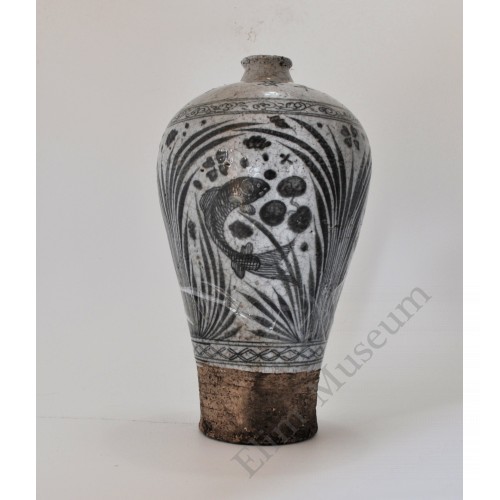 1797 A B&W fish-lotus patern vase 