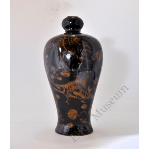 1798  A black glaze rust-painted  vase   