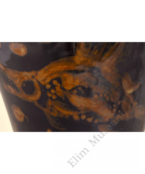 1798  A black glaze rust-painted  vase   