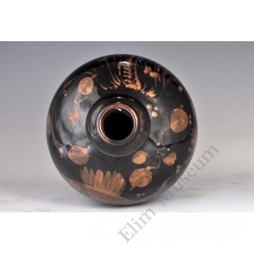 1798  A black glaze rust-painted  vase   