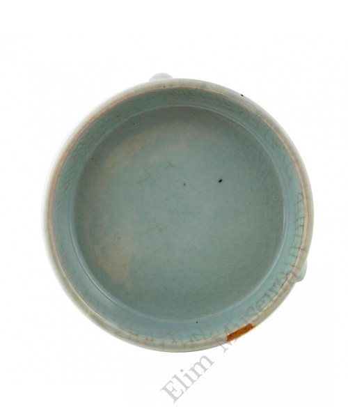 1182   A Qian-long Ru-glaze triple legs brush washer 