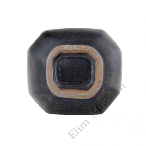 1187  A Song Wu-Zhou Ware octahedral tea-dust glazed hu