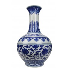 1194   A B&W scrolling flowers vase