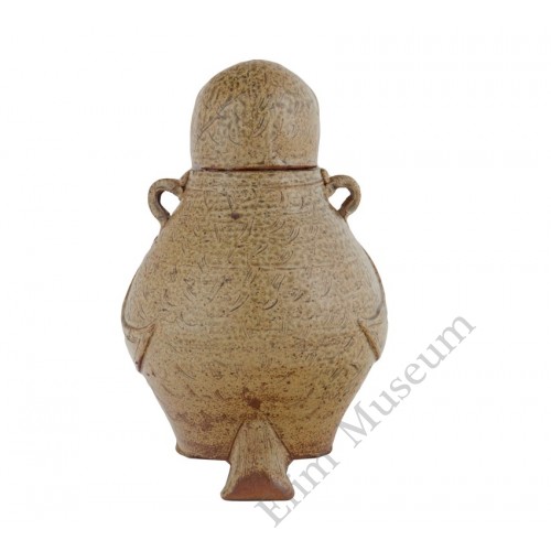 1339 A Yue-Ware owl shape lided wine pot