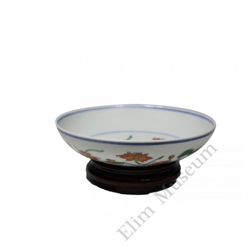 1217 A Doucai dish with pond scene of ducks in lotus 