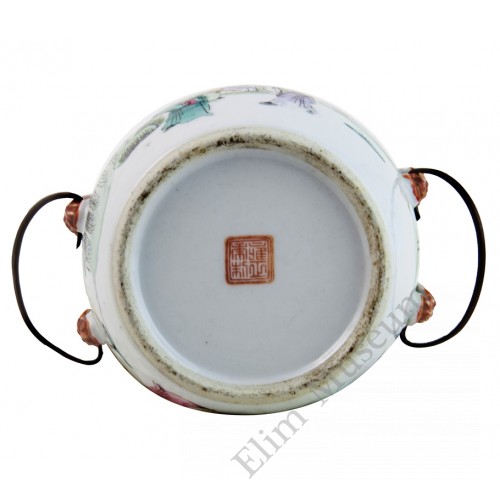 1008   A Tong-Zhi Small Famille Rose porridge Pot