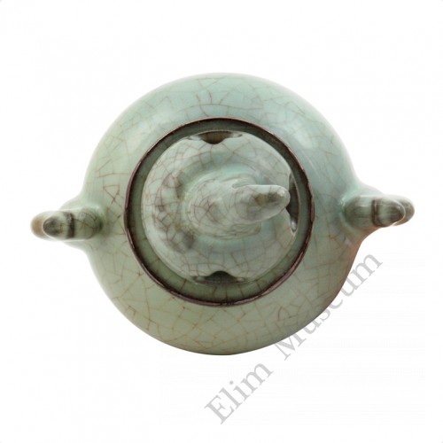 1248 A Song Guan-Ware incense burner with cover