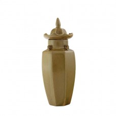 1304  A pre-Song era Yue-Ware octahedral vase 