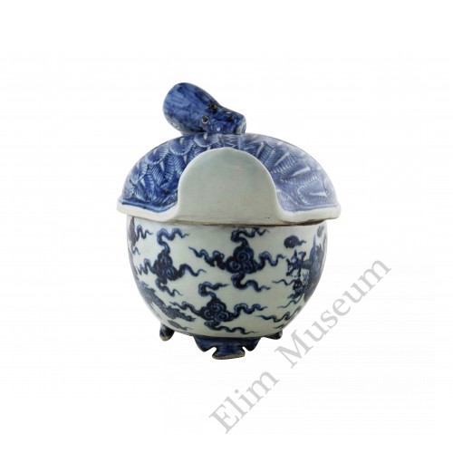 1320 A Ming Xuan-De period B&W duck shape soup tureen