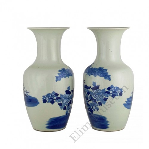 1329 A pair of Qing Dynasty Shun-Zhi period B&W vases