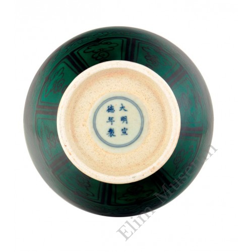 1342 Ming Xuan-De period green glaze B&W Yuhuchun vase