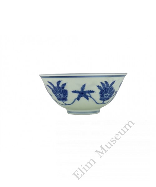 1352 A Ming underglaze blue mallow bowl (2)