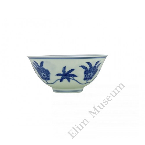 1352 A Ming underglaze blue mallow bowl (2)