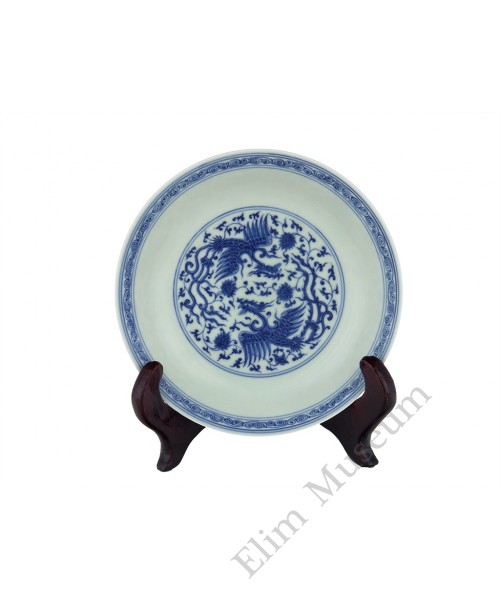 1353 A Ming underglaze blue pheonix plate