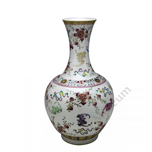 1041 A Fengcai bats & peach mallet-shaped vase