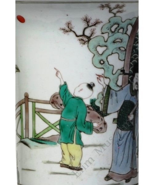 1042 A  Wucai vase with a boy pointing finger at sun