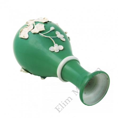 1048  A green glaze Yuhuchun vase with molded lotus