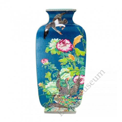 1054  A Qian-Long Yangcai birds-flowers lantern vase 