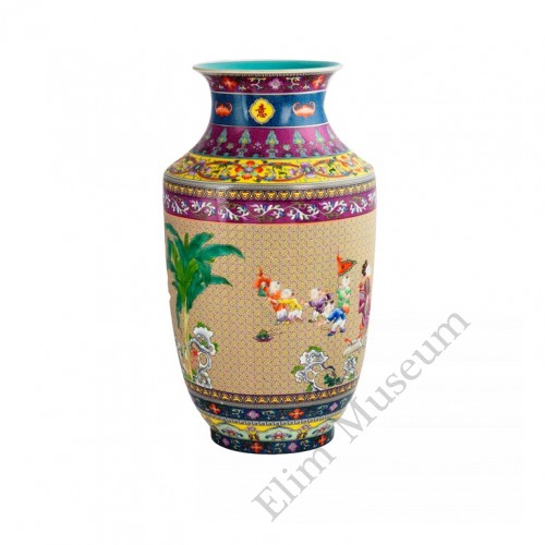 1056  A Qian-Long Yangcai lantern vase 